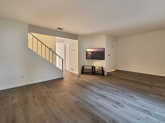 4th image of 317 Bridge Pl