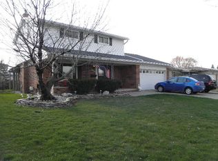 35701 Woodvilla Dr, Sterling Heights, MI 48312