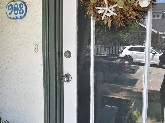 2nd image of 908-910 Victoria Ave #2