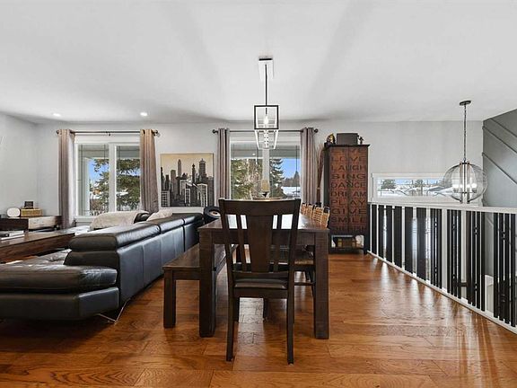 5th image of 1015 NW Maplecroft Rd SE