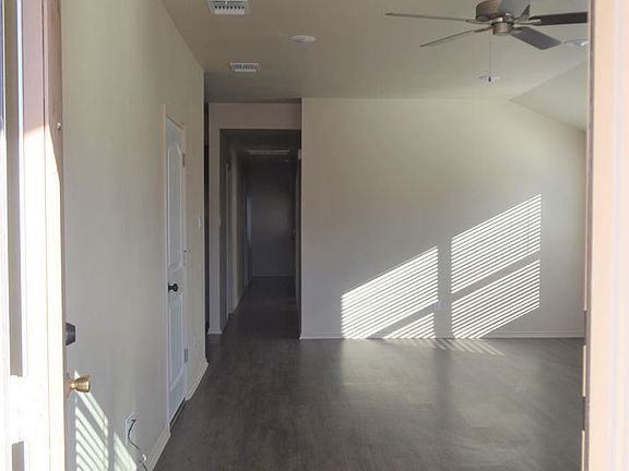 2nd image of 1709 Clovis Dr #B