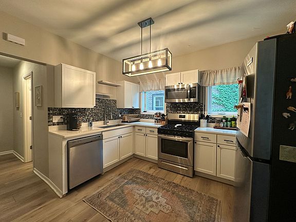 2nd image of 2027 E Washington Ave APT 1