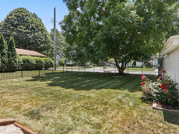 5th image of 222 S Florence Ave