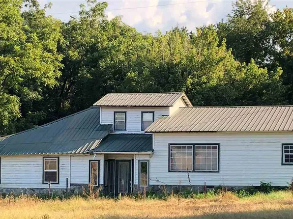 407 Scott St, Tellico Plains, TN 37385