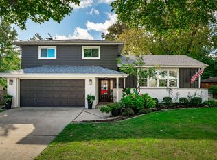 522 E Park Manor Ct, Elmhurst, IL 60126