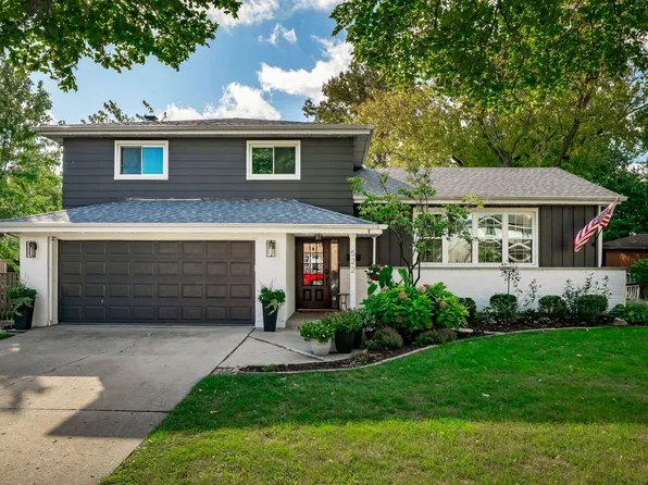 522 E Park Manor Ct, Elmhurst, IL 60126