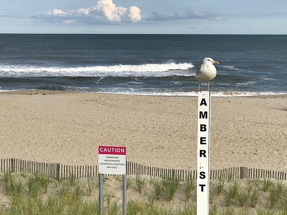 2 BLOCKS FROM BEACH