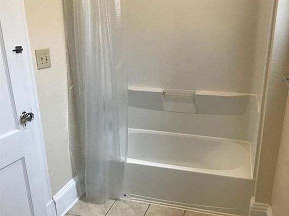 5th image of 2346 W Grace St APT 1