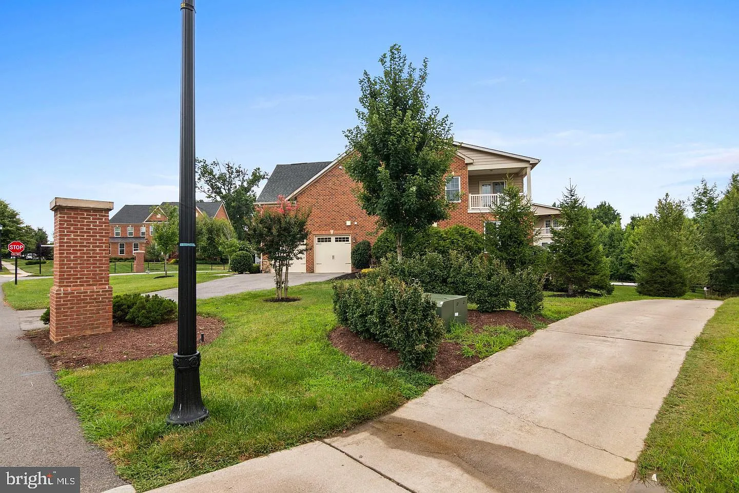 5 bed, 5.0 bath, 6830 sqft, $5,800 — Photo 3