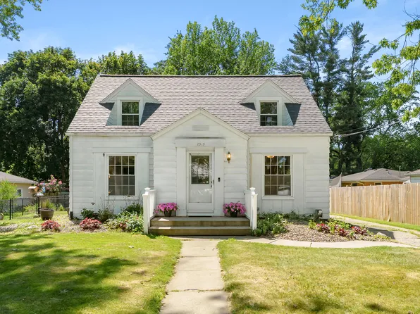 2315 Fairfield Ave, Kalamazoo, MI 49048