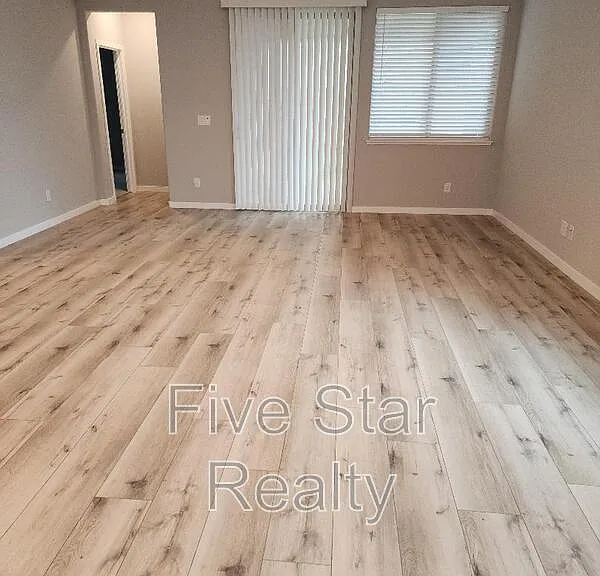 2203 Woodlet St — Photo 2