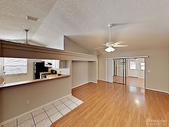 3rd image of 10842 Peppersong Dr