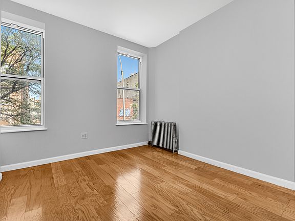 3rd image of 308 Kosciuszko St APT 2L