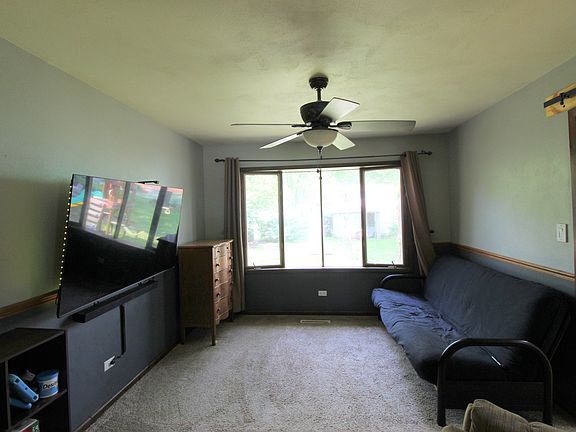 5th image of 32 Emery Dr