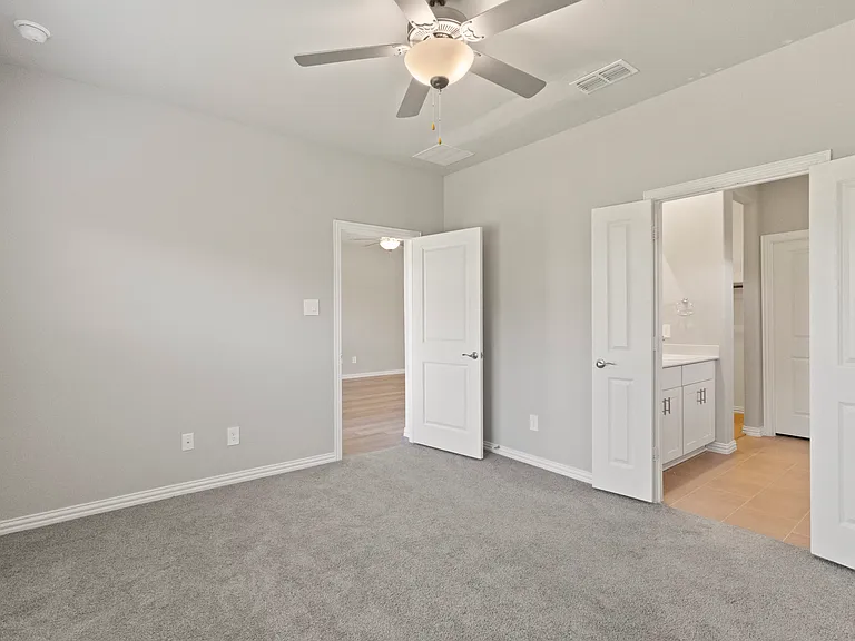 617 McKenna Dr — Photo 8
