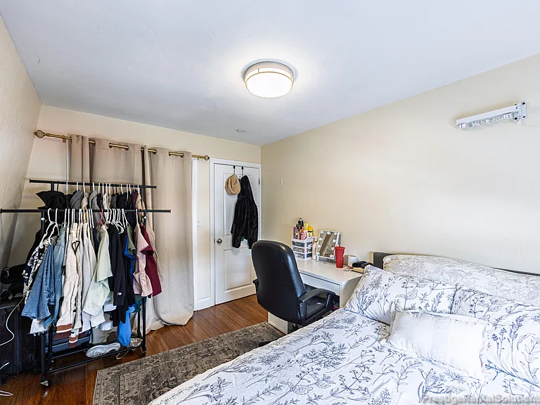 233 London St #3 — Photo 10
