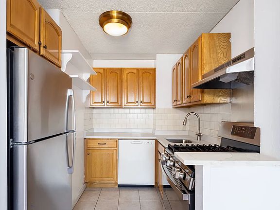 4th image of 300 W 110th St APT 12J