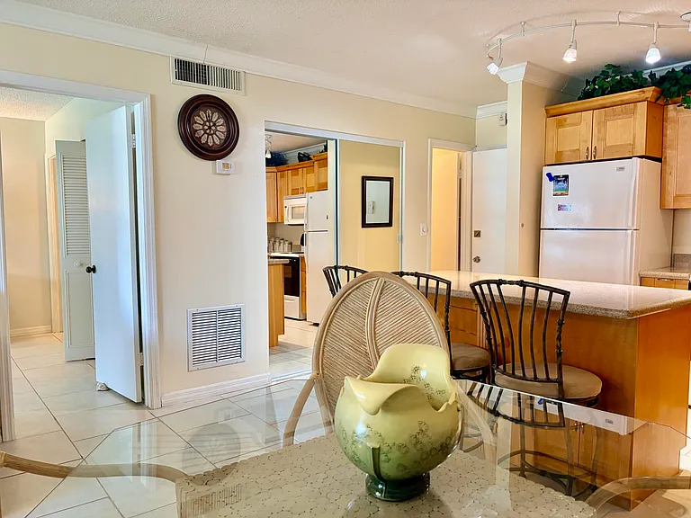 1560 McKinley St #115W — Photo 5