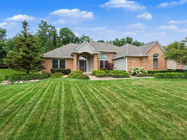 2258 Woodview Ln, Ann Arbor, MI 48108