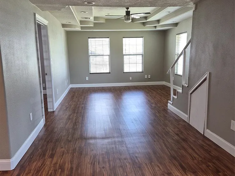 209 Florence St — Photo 8