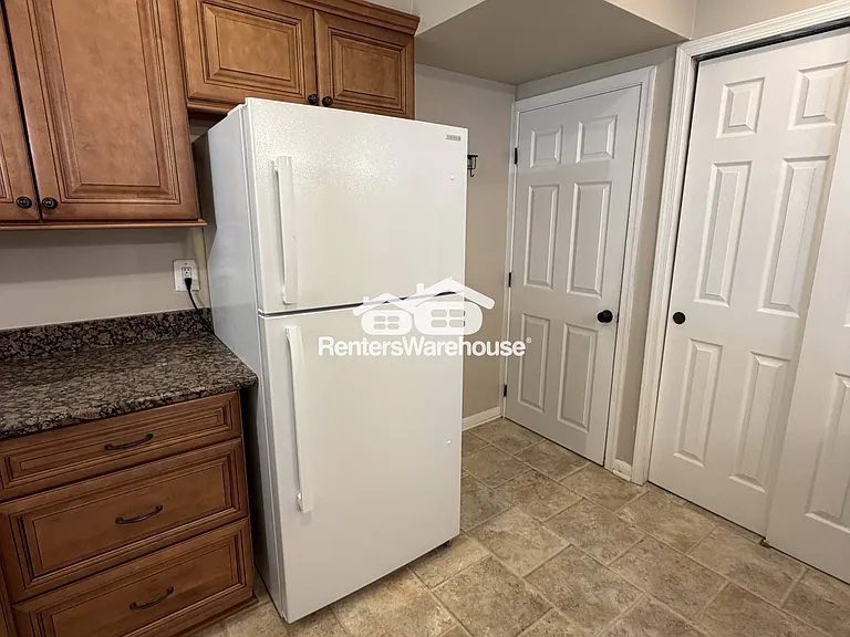 241 Cedarmere Cir — Photo 8