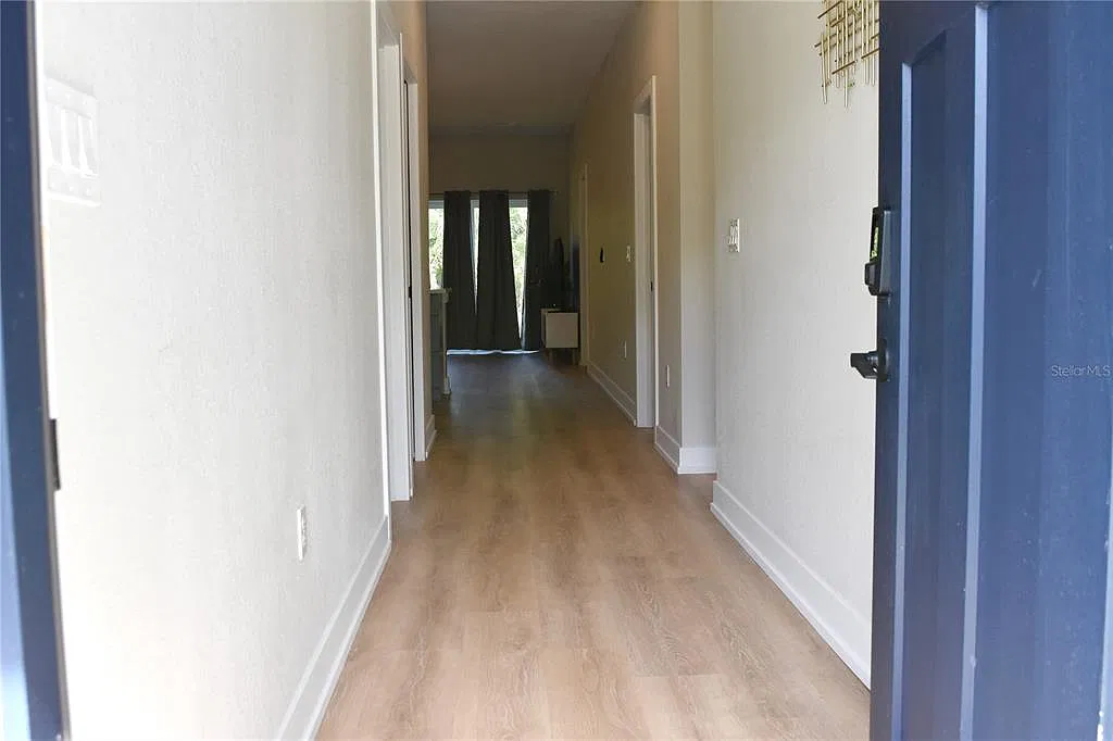 3 bed, 2.0 bath, 1154 sqft, $3,400 — Photo 3