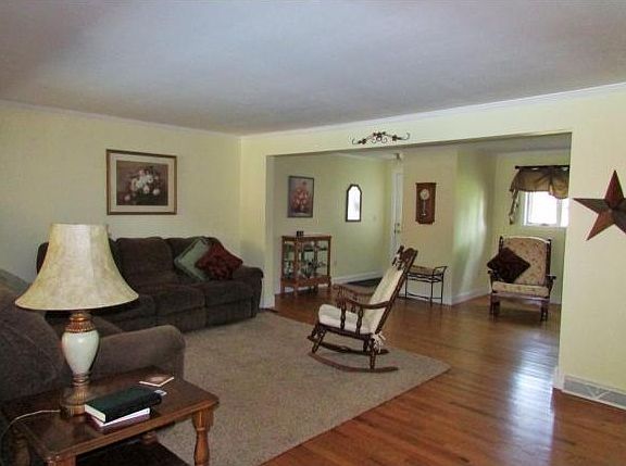 3rd image of 24 Wightman Dr