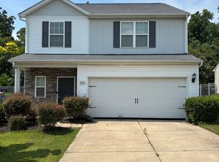 8932 Avery Meadows Dr, Charlotte, NC 28216