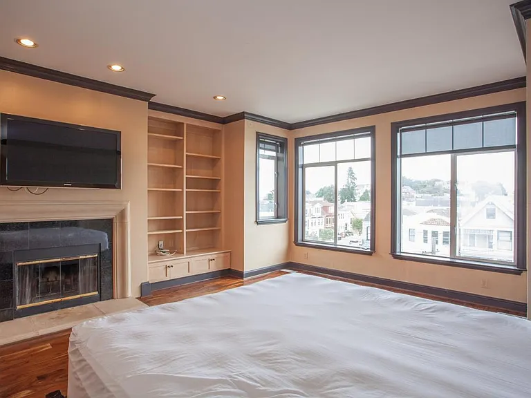 876 Castro St — Photo 22