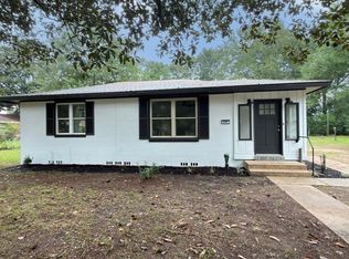215 E 3rd Ave, Crestview, FL 32536