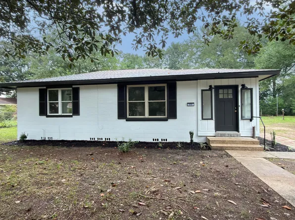 215 E 3rd Ave, Crestview, FL 32536