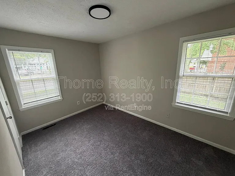 1420 Barnes St — Photo 11