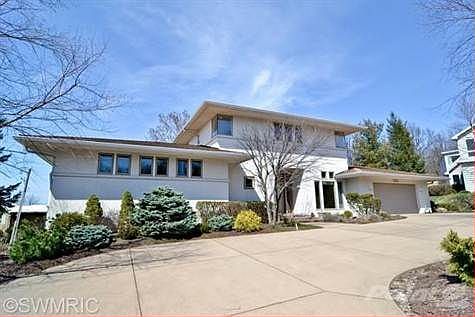 1st image of 3701 Lake Shore Dr