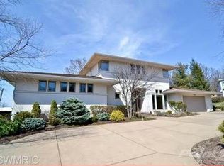3701 Lake Shore Dr, New Buffalo, MI 49117