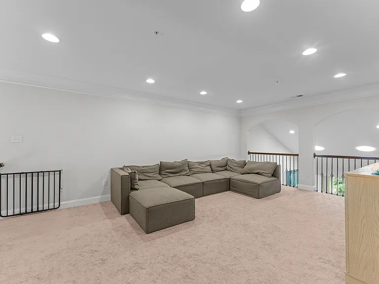 433 Fairmont Dr — Photo 25