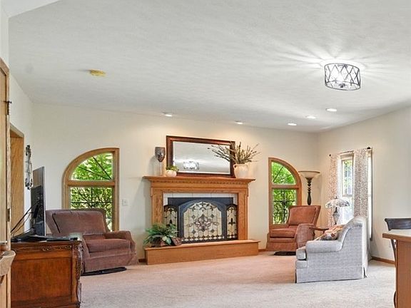 5th image of 16544 Davis Dr