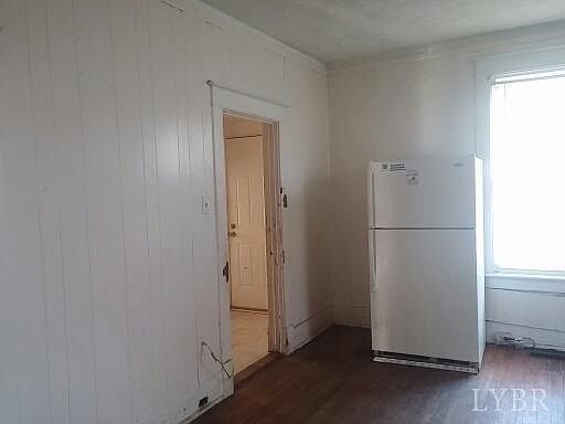 5th image of 309 Essex St
