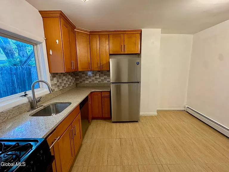 495 Morris St — Photo 8