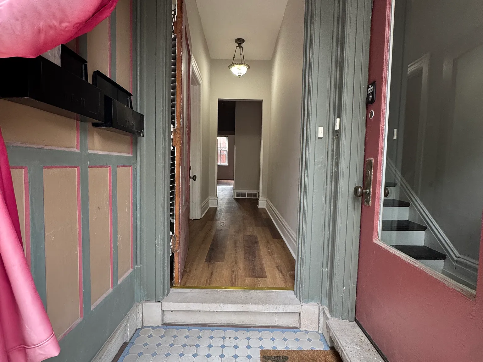 3 bed, 2200 sqft, $2,450 — Photo 2