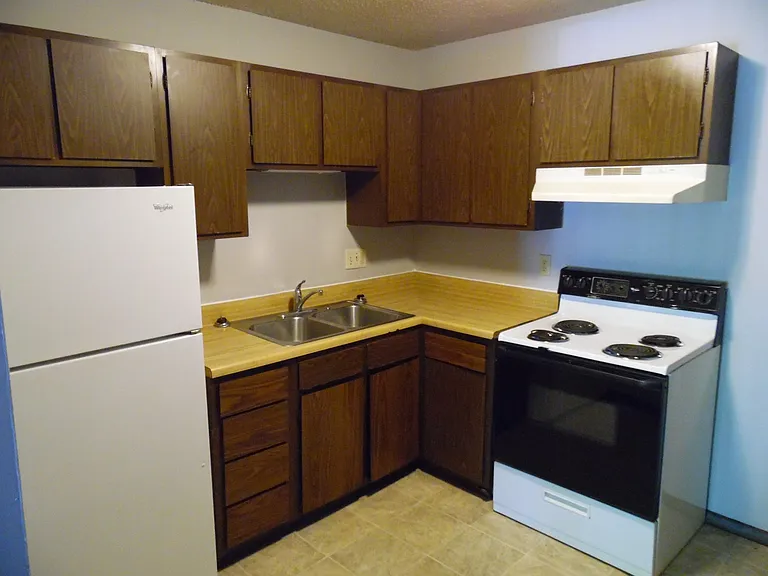 Arnold's Park Apartments — Photo 25