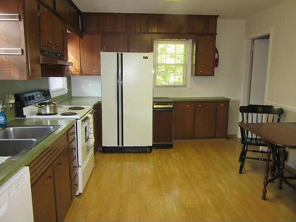 4th image of 110 W Park Dr