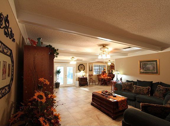 3rd image of 206 Raywood Dr
