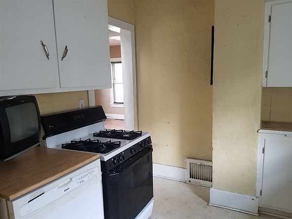 5th image of 1209 W Delavan Dr