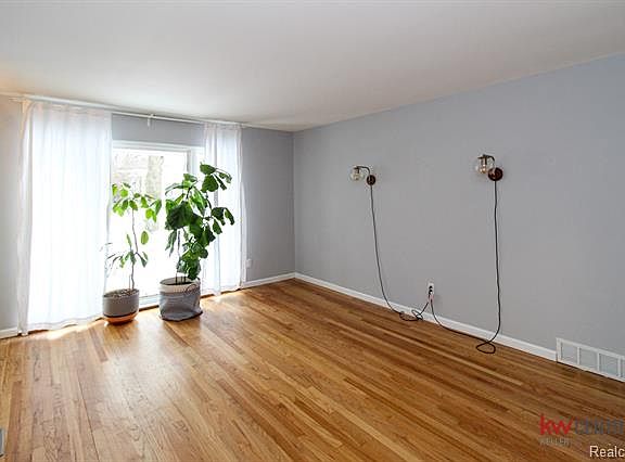 5th image of 14880 Park St