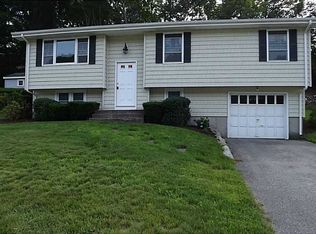 30 Lakeside Dr, Smithfield, RI 02917