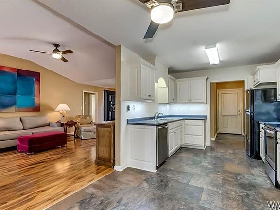 3rd image of 7816 Meadowlake Dr W
