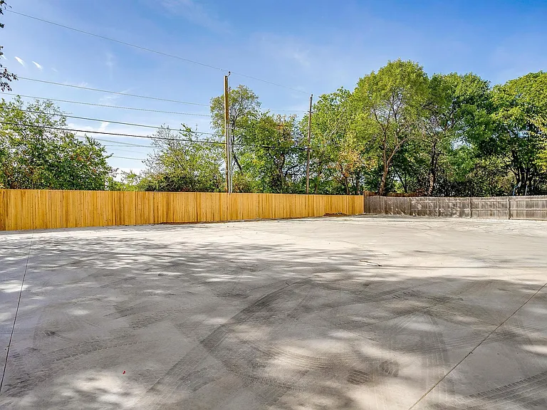 2341 Benbrook Blvd — Photo 36