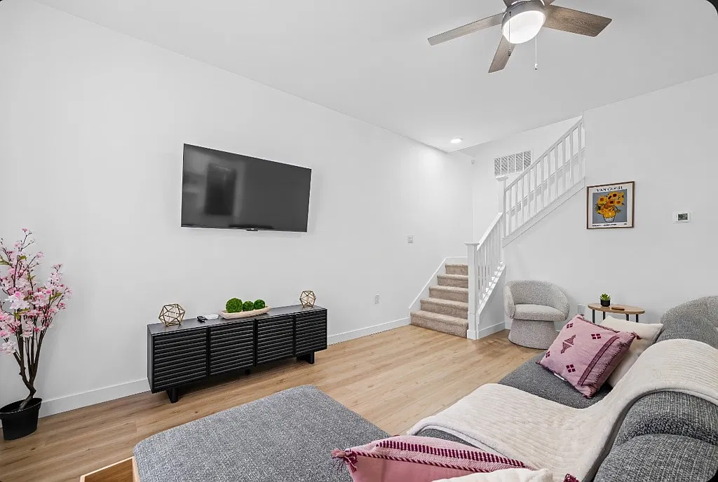 Furnished 4BR/2.5BA Home Near Downtown Columbus — Photo 2