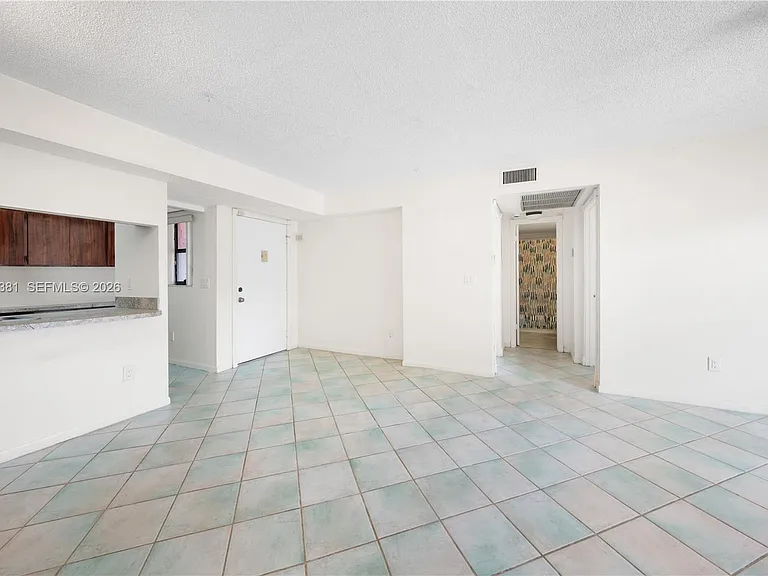 20905 NE 8th Ct #101-36 — Photo 5