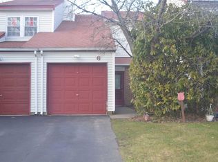 6 Farragut Ct, Coram, NY 11727